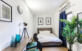 Perfectly Located Cozy Studio 2 Minutes To Sea! #9